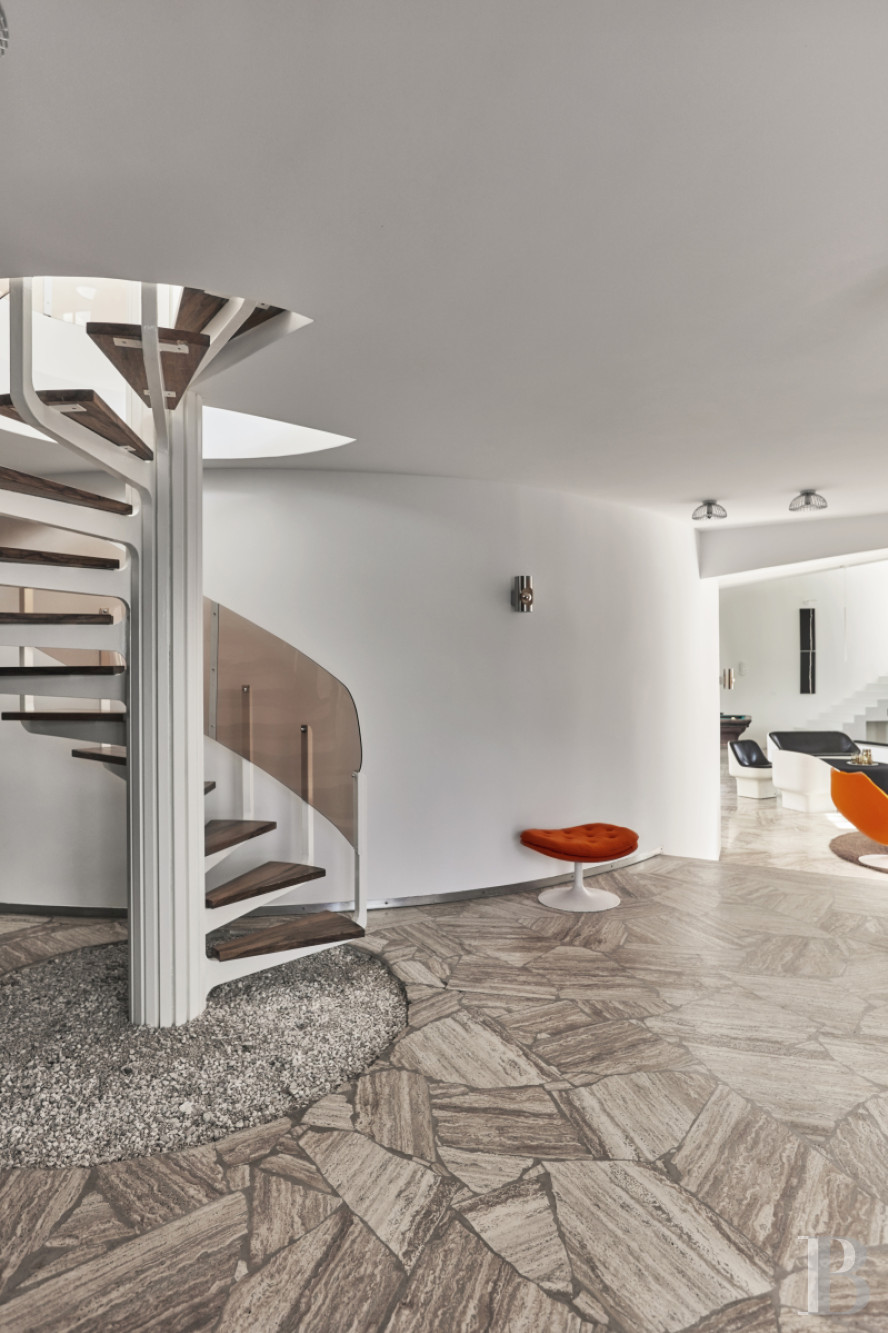 An architect-designed villa built in the 1970s near Arles, in Bouches-du-Rhône - photo  n°9